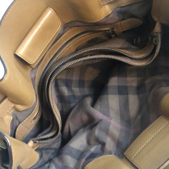 Burberry quilted tan leather purse 😍 - Picture 6 of 13